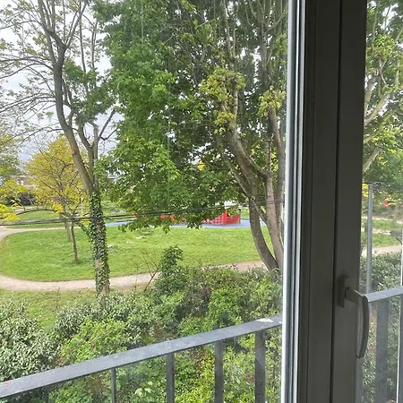 Individual Close To Metro Sarts Hostel Mons-en-Baroeul